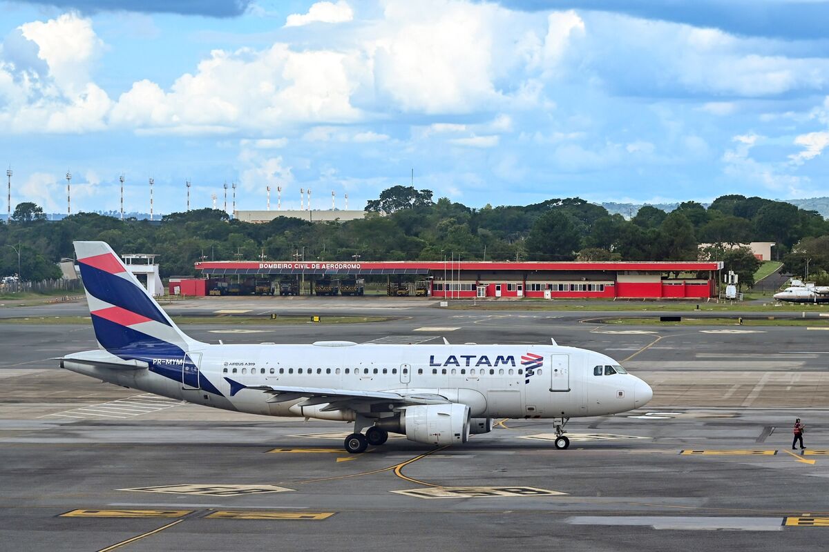 bloomberg.com - Carolina Gonzalez - LATAM Airlines Raises Guidance on More Favorable Conditions