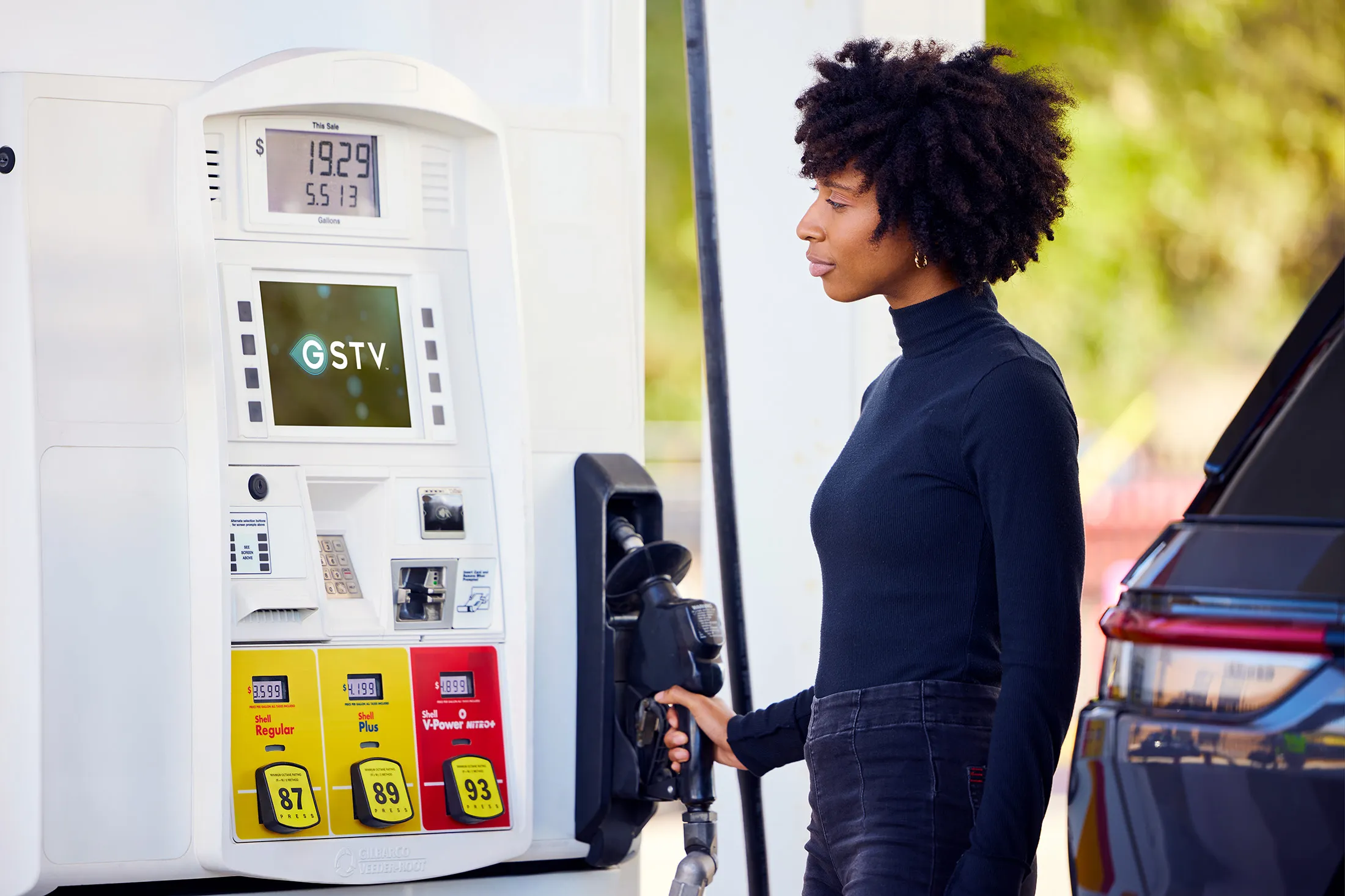 GSTV, which runs video advertising at gas pumps around the US, is being valued in a sale at $500 million to $600 million.