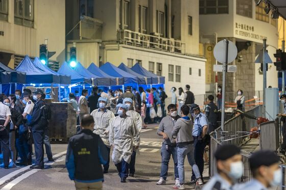 Babies Among Hundreds in Hong Kong Quarantine Amid Outbreak