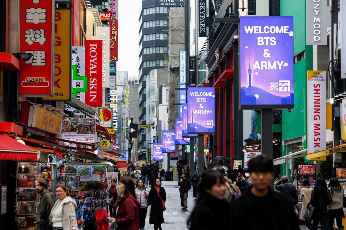 S. Korea Consumer Confidence Dips to 10-Month Low on Iran Risks