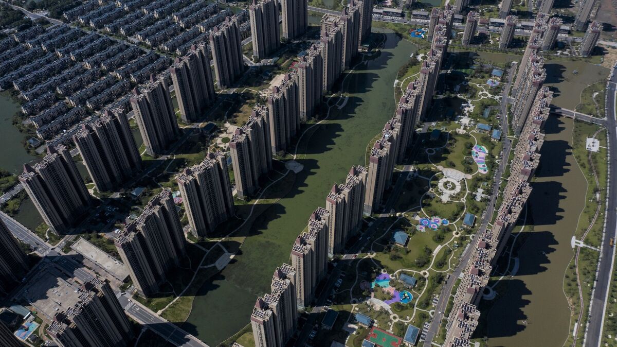 China Property Moguls Use Billions of Their Own Cash on Rescues - Bloomberg