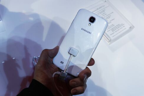 Samsung-Apple Phone Fight Creating Winner in Korean Air