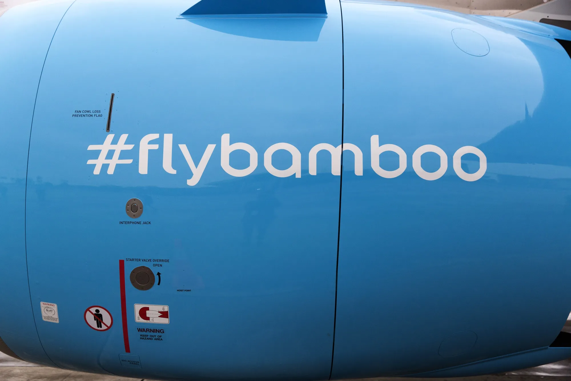 A "#flybamboo" hashtag is displayed on a Bamboo Airways aircraft.