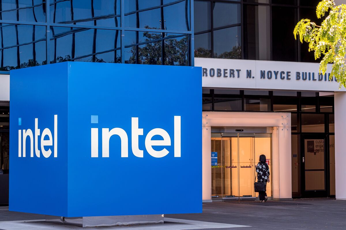 Abu Dhabi’s MGX Joins Silver Lake in Deal for Intel’s Altera
