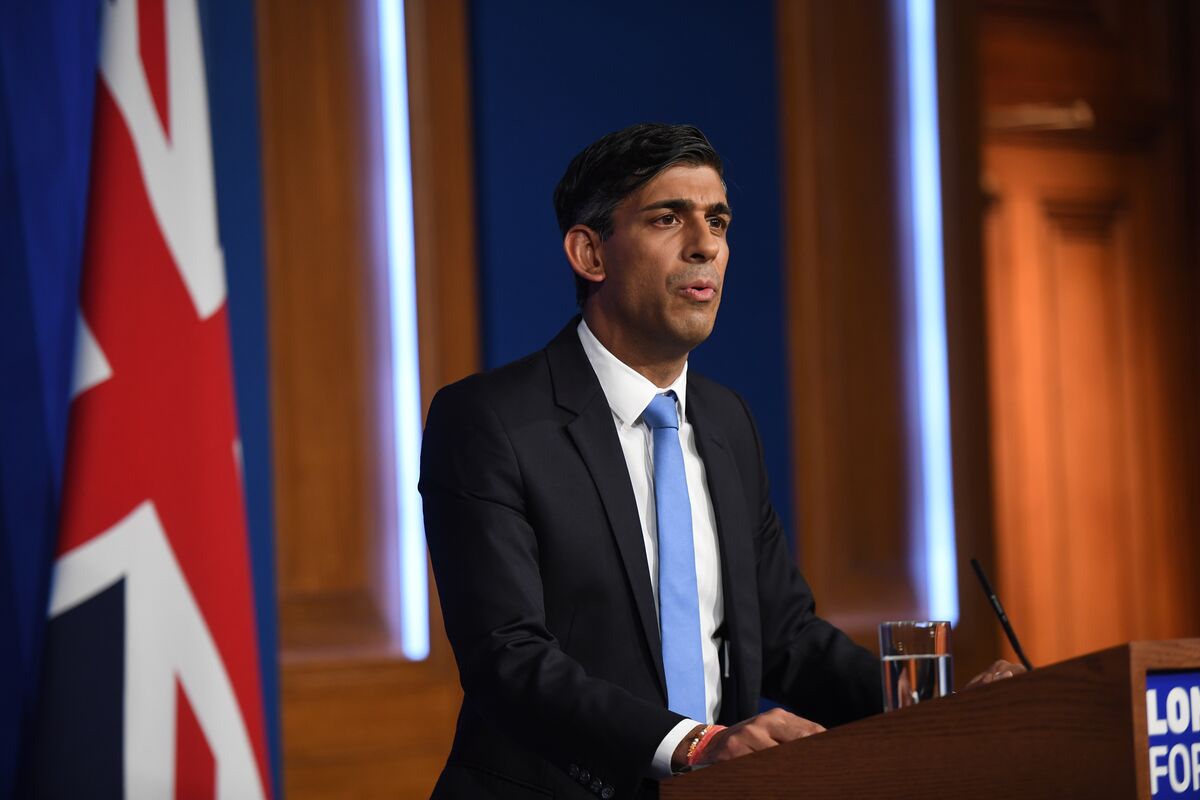 Sunak Faces Cabinet Split on Taking UK Out of Human Rights Pact