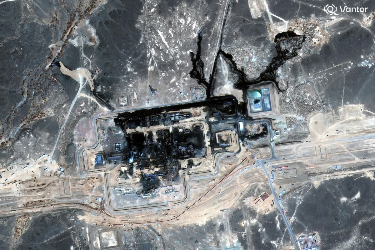 Saudi East-West Oil Pipeline Is Said to Be Flowing as Normal