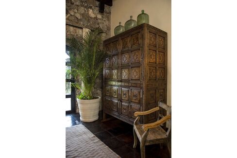 The entryway.