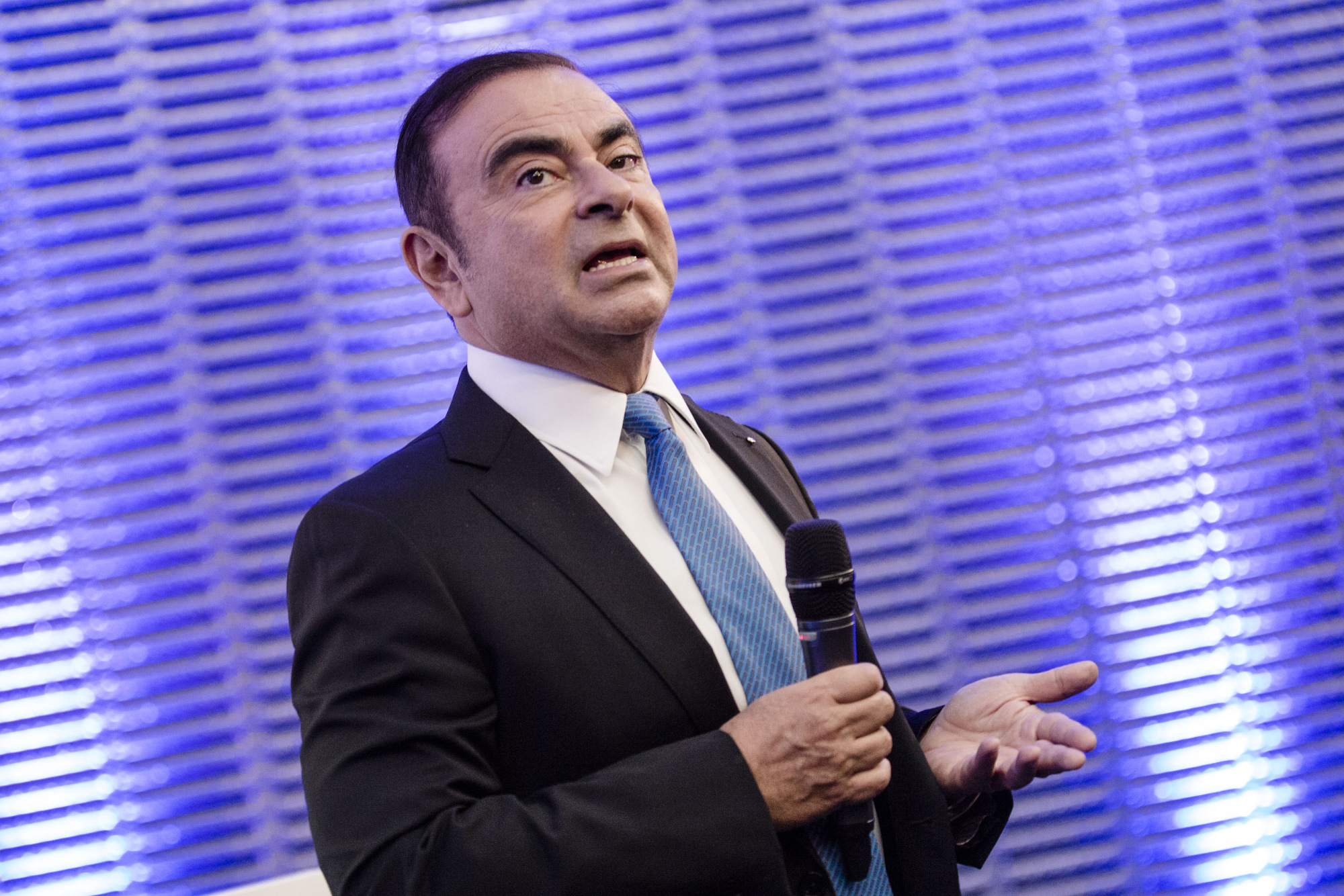 Ghosn Hints He May Leave CEO Role at French Carmaker Renault - Bloomberg