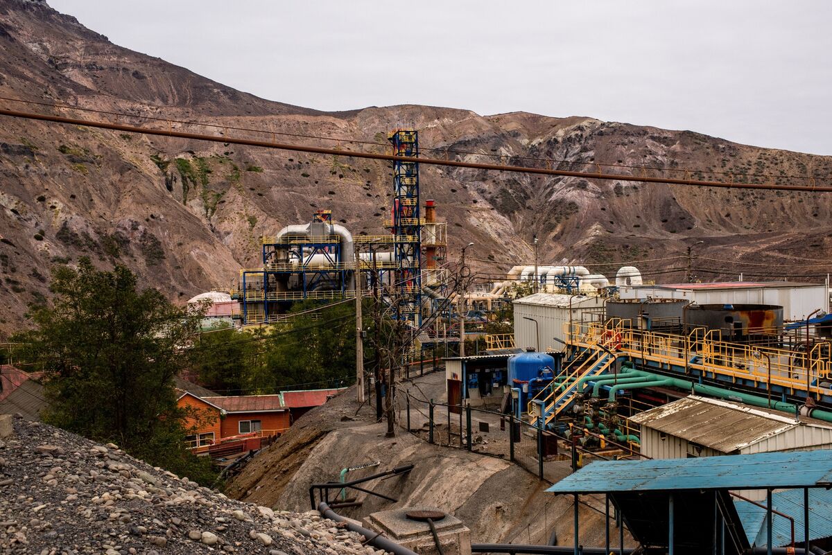 Chile Economic Activity Falls on Hit From Deadly Mining Accident