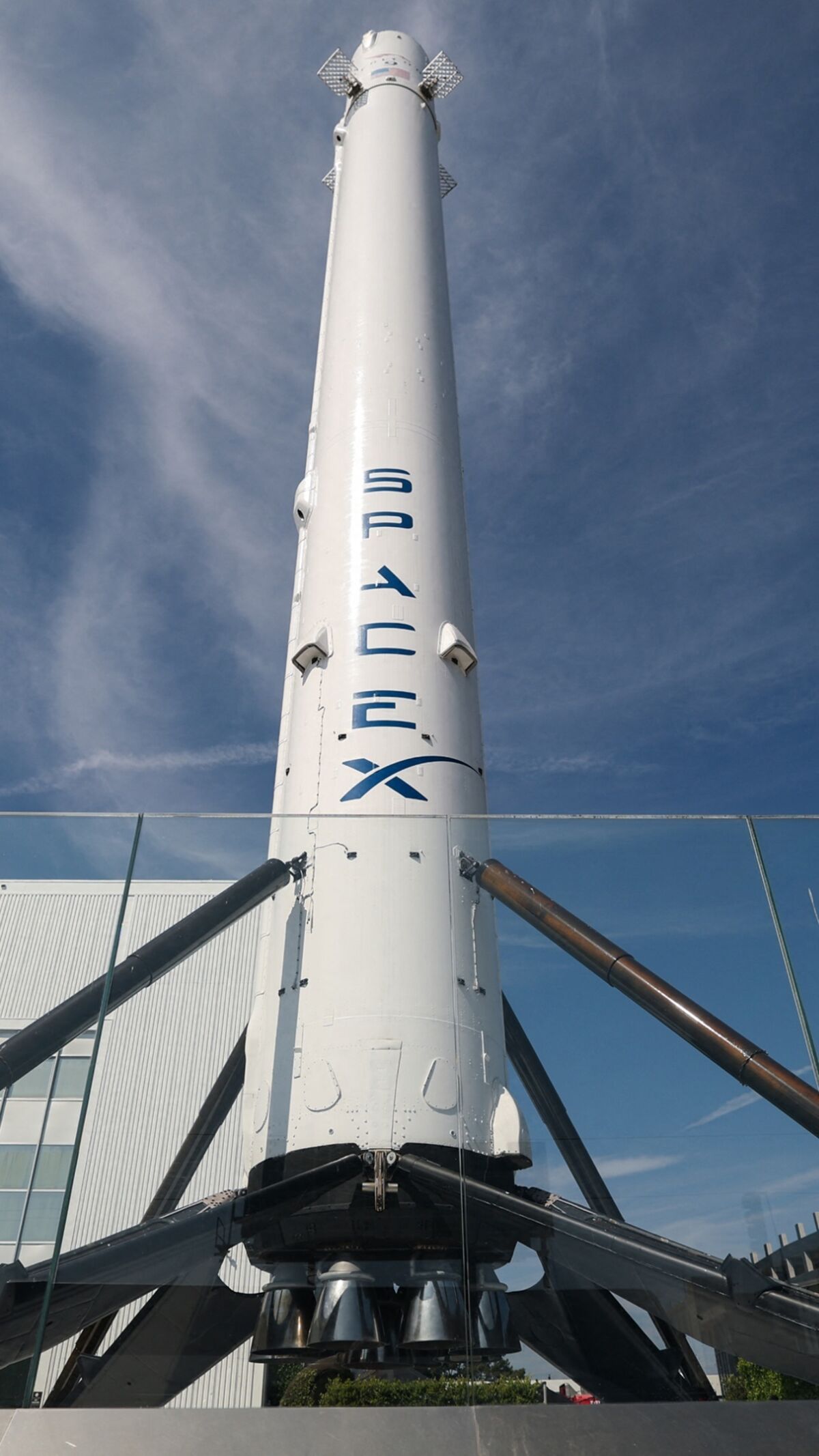 Finance: SpaceX plans to pursue an initial public offering (IPO) that aims to set a new record in the market.