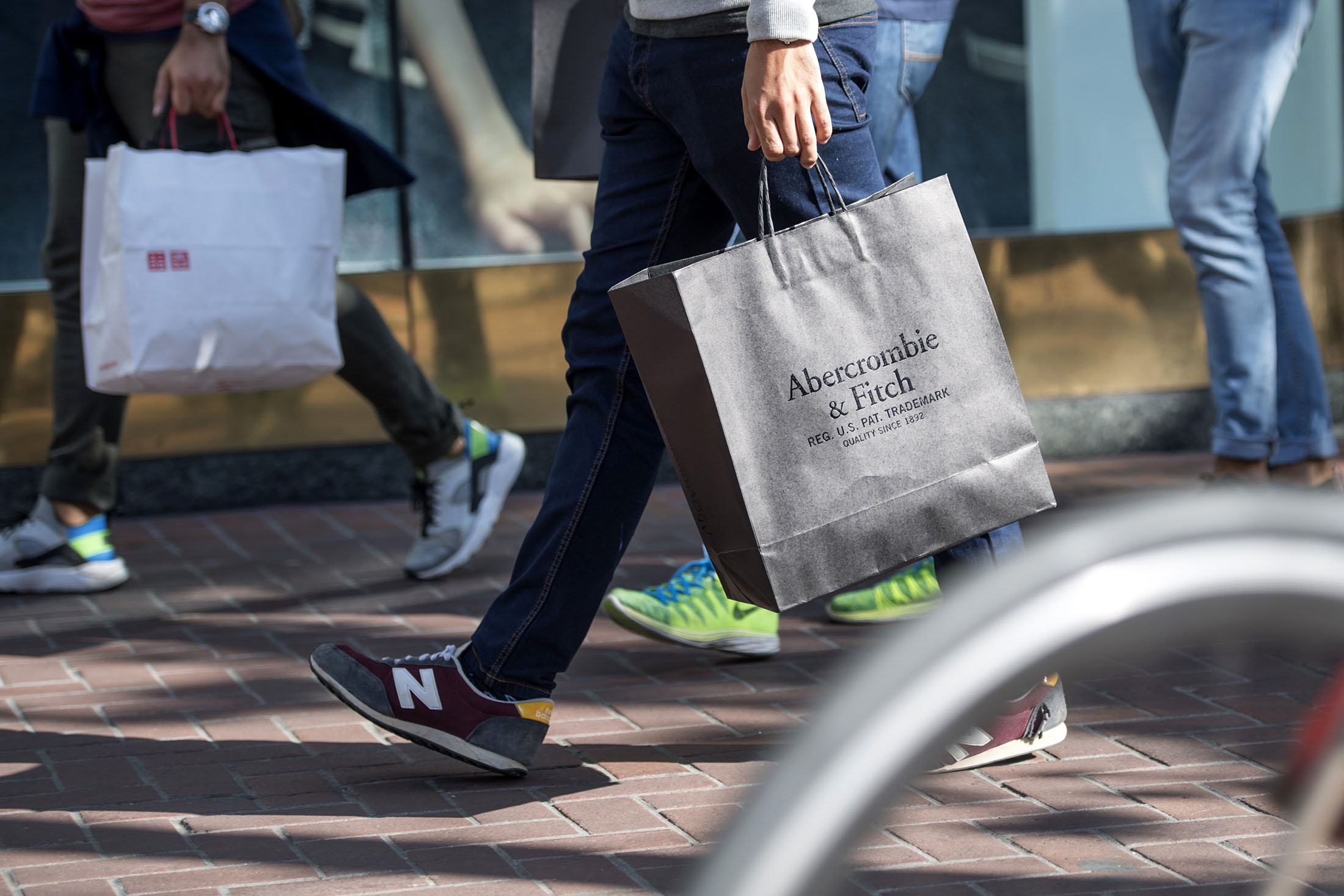 Hasil gambar untuk U.S. Consumer Confidence at Second-Highest Level Since 2000