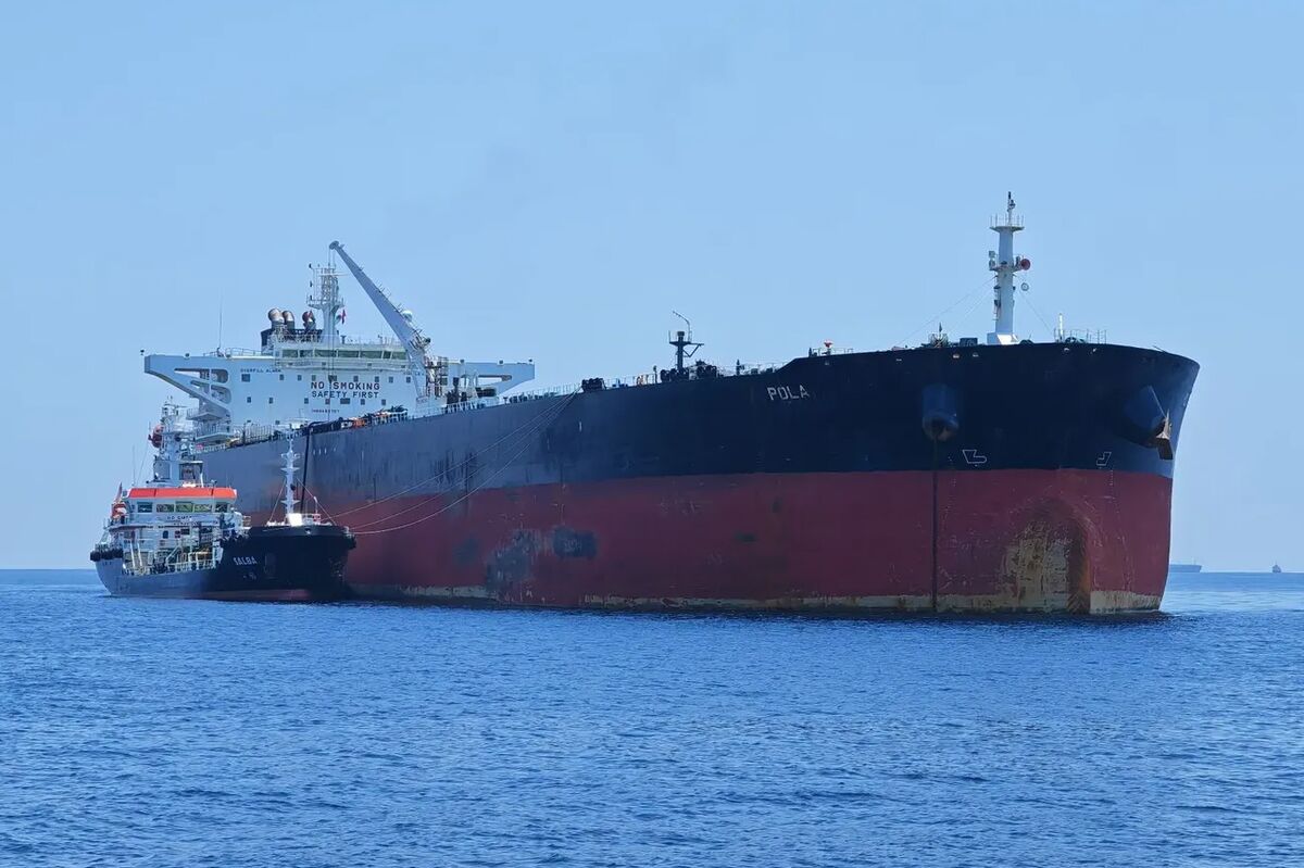 Another Greek Oil Tanker Exits Hormuz Despite Iran’s Blockade