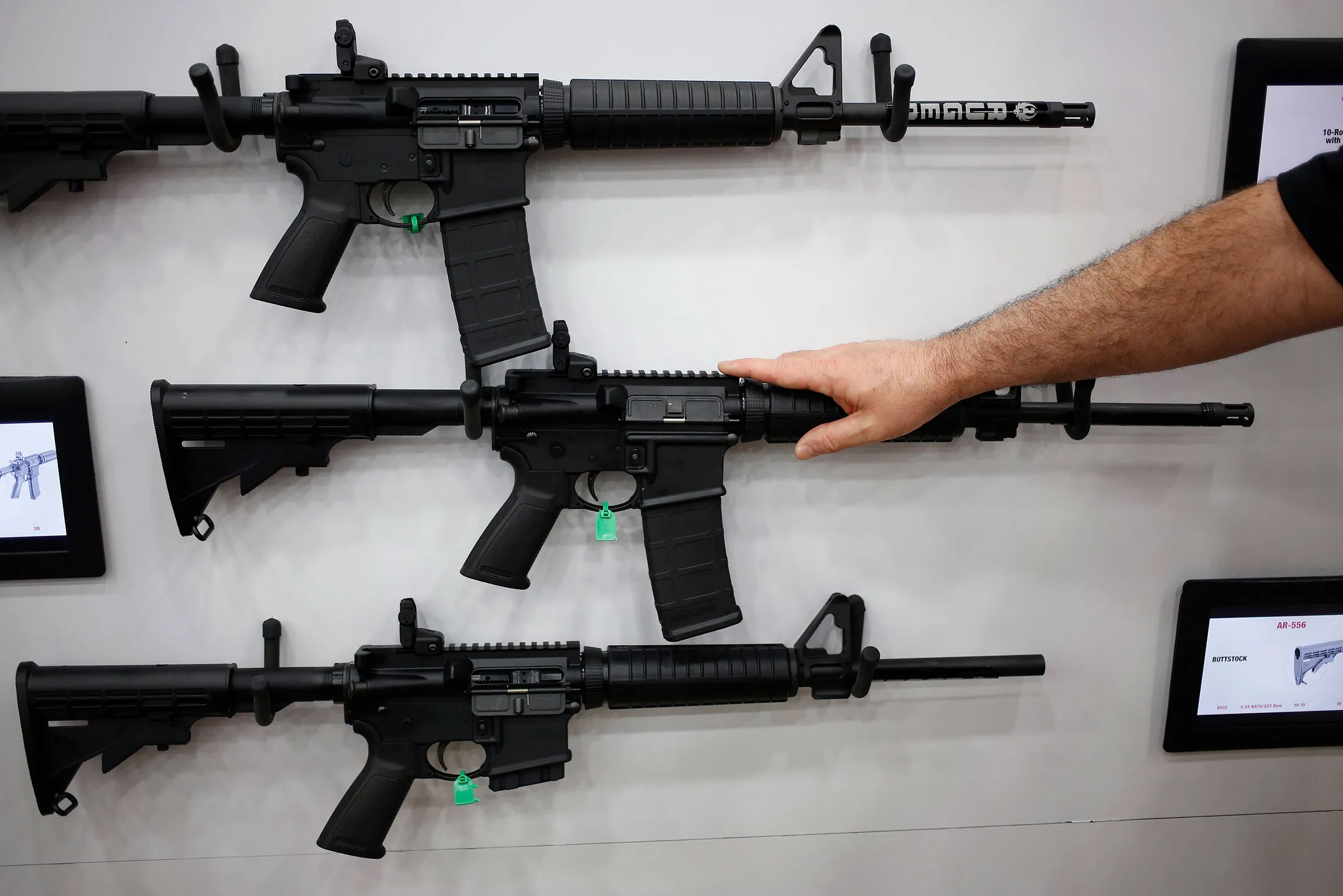1476734724_AR-15-gun