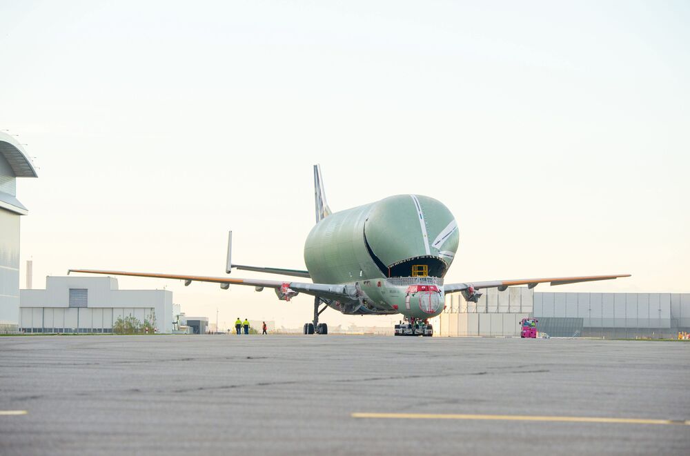 エアバスの空飛ぶシロイルカ新型「ベルーガ」、今夏にデビューへ エアバスの空飛ぶシロイルカ新型「ベルーガ」、今夏にデビューへ