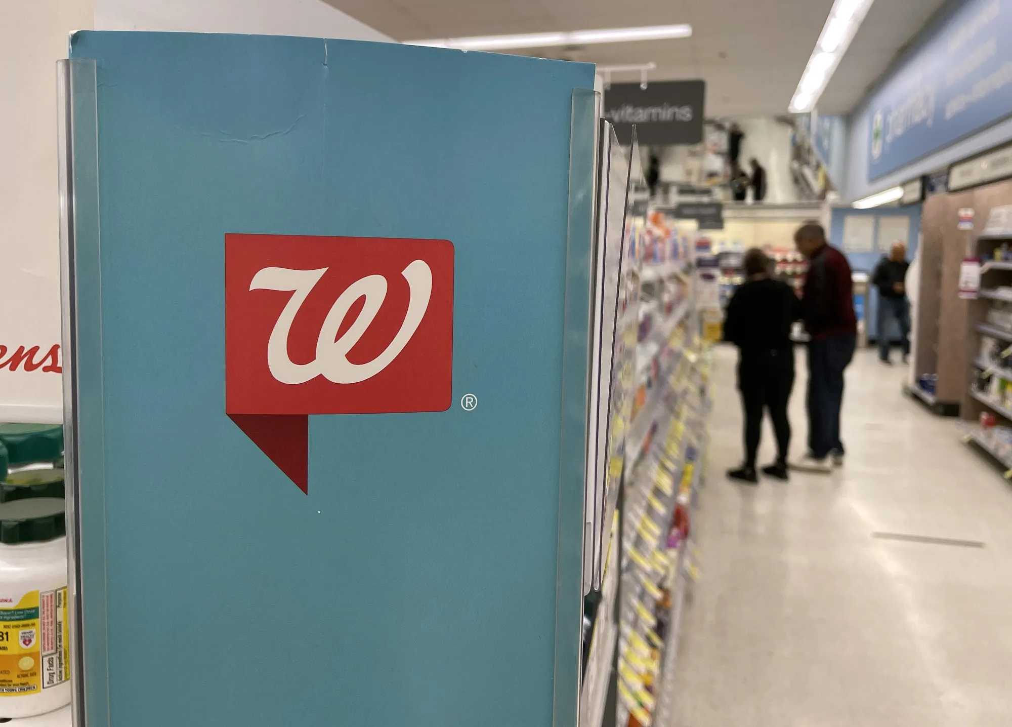 Walgreens Suspends Dividend While Suitor Sycamore Seeks Deal Financing -  Bloomberg