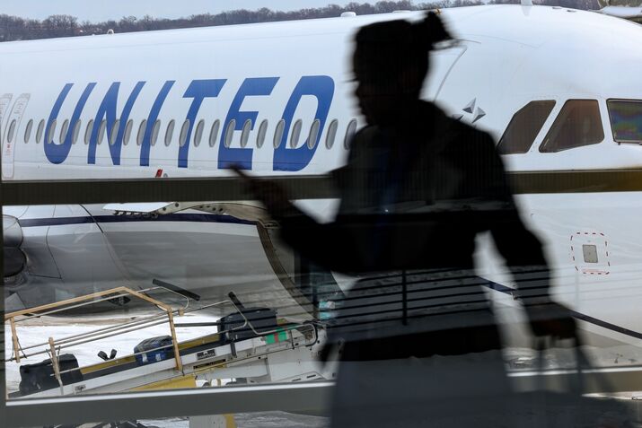 US Travel Chaos Set To Linger As Airlines Try To Restore Flights 