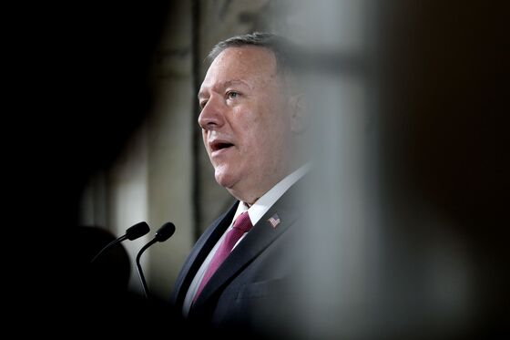 Pompeo Says Doing ‘Everything We Can’ to Release Clinton Emails