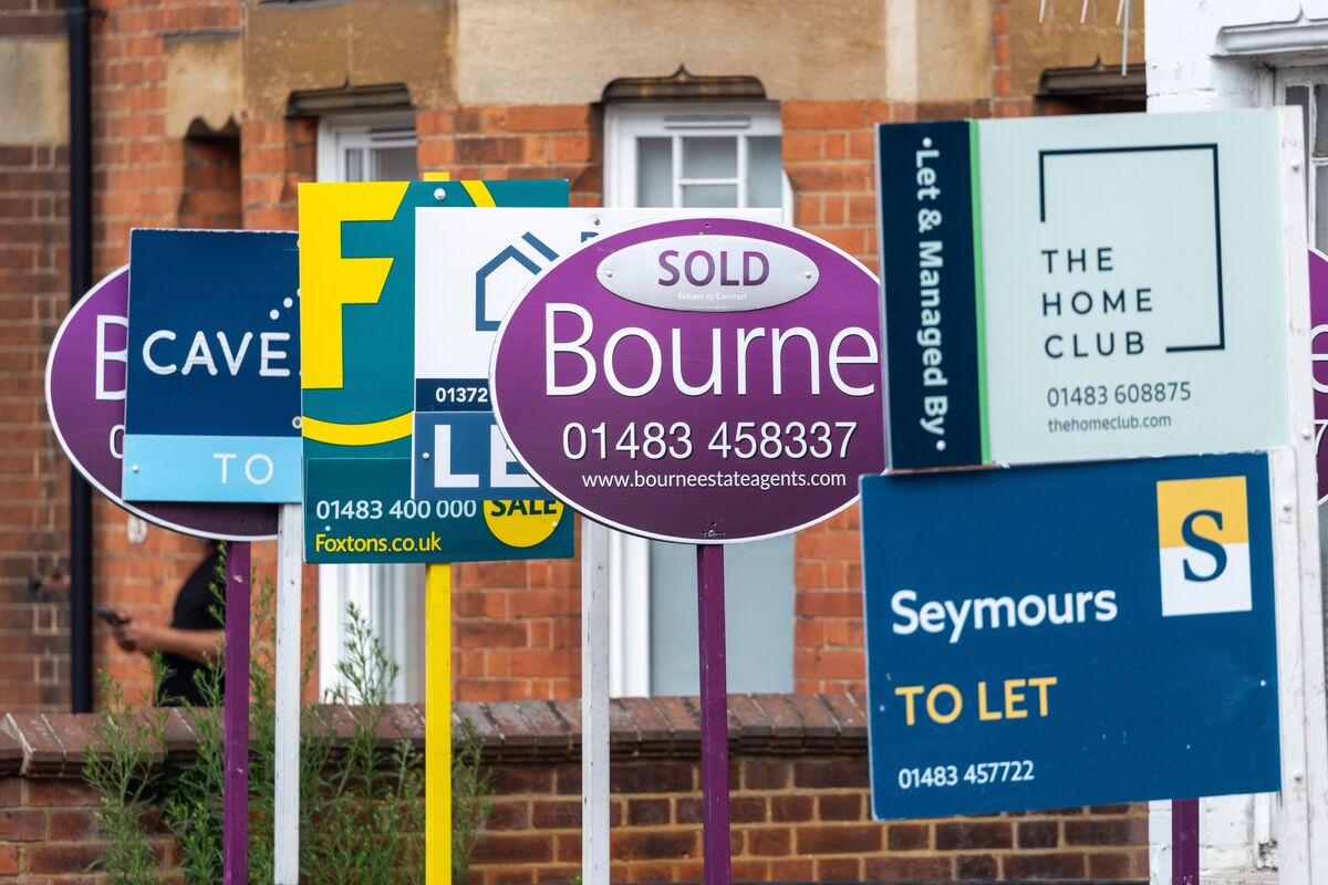 Longest Rise in UK Home Listings Since 2004 Weighs on Prices