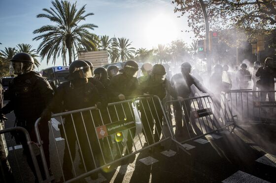 Barcelona Clashes Are Flashpoint in Detente With Separatists