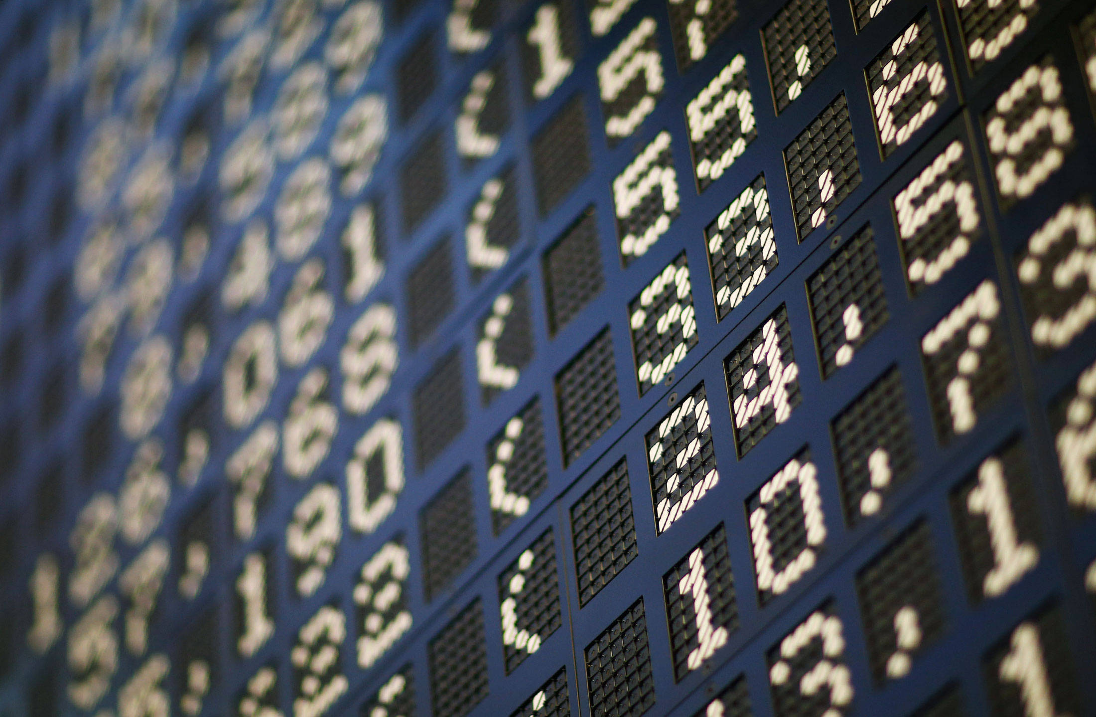 European Stocks Halt TwoDay Advance as Traders Await Italy Vote D.I