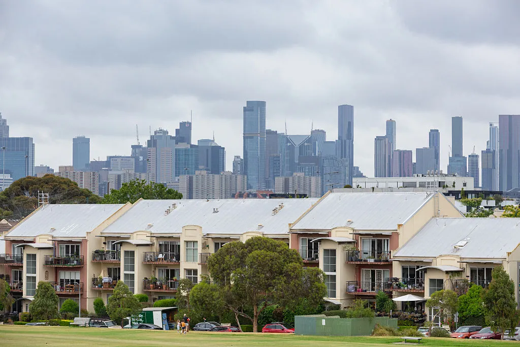 Townhouses and the city skyline rises behind&nbsp;in Melbourne, Australia.&nbsp;