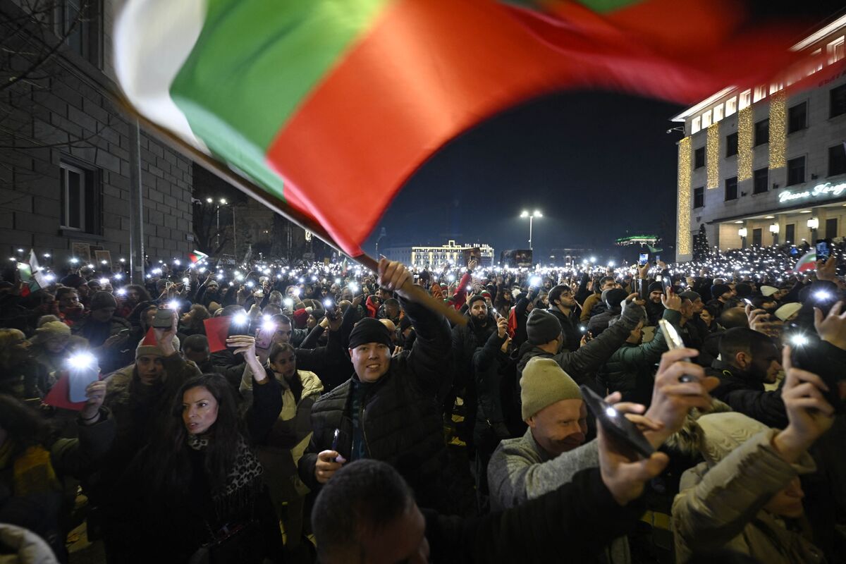 
                            Bulgaria Faces More Political Turmoil Just as It Adopts the Euro