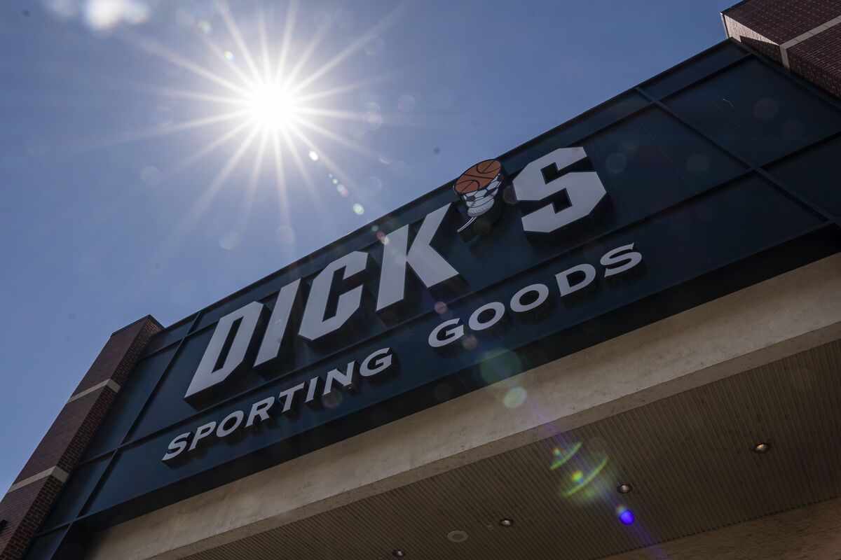 Dick’s Sporting Goods Lays Off 250 Corporate Employees - Bloomberg