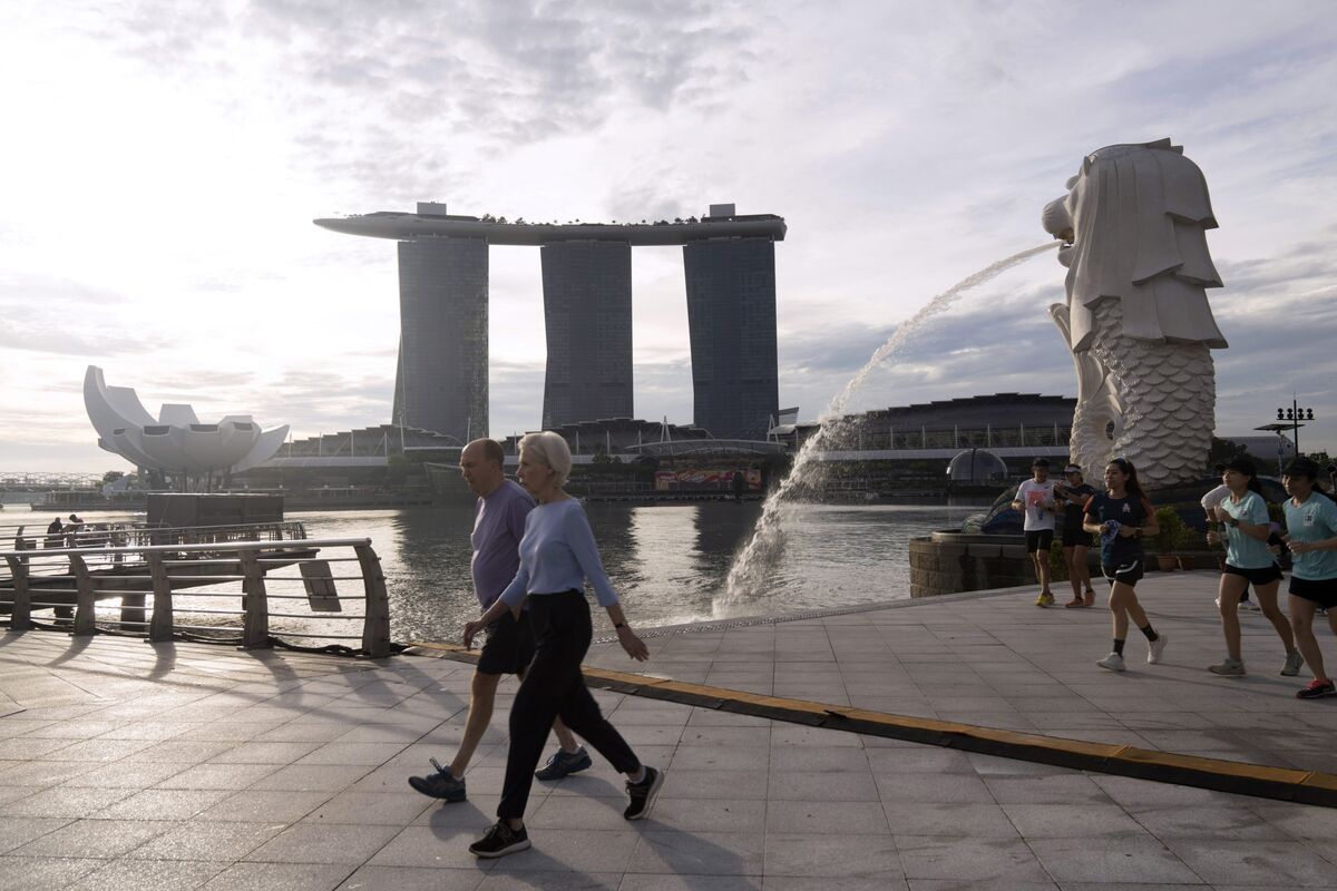 Singapore Is Defying a Global Slowdown. But for How Long? - Bloomberg