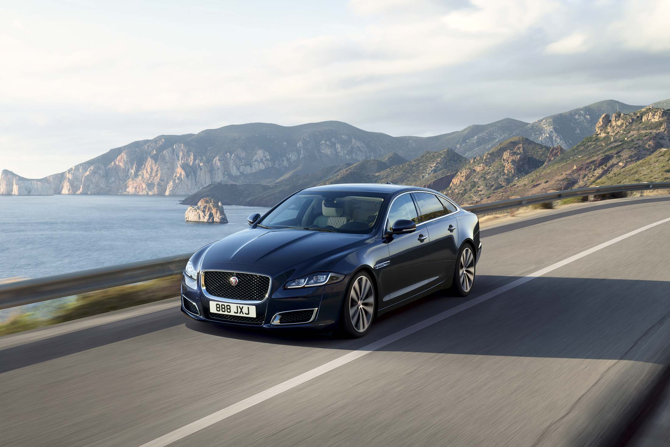 Driving a Vintage Jaguar XJ: History, Style, and the Latest Specs -  Bloomberg