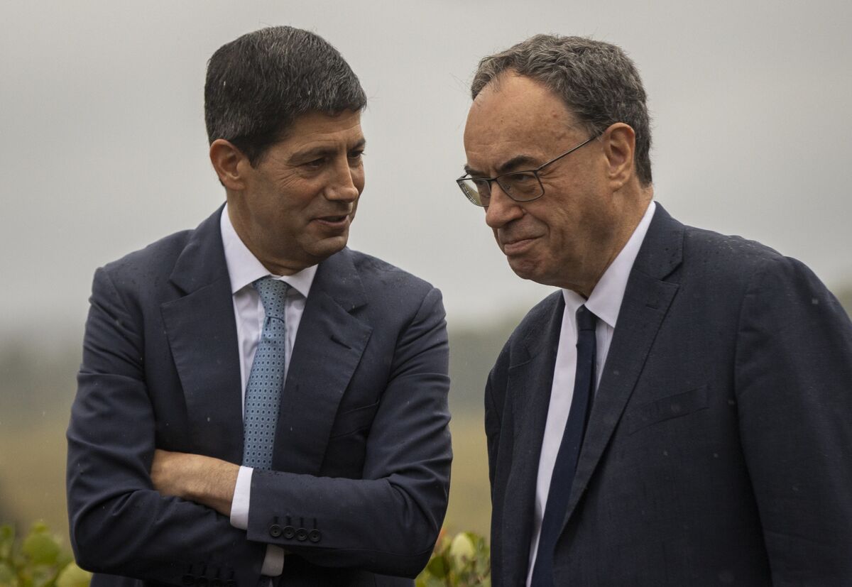 bloomberg.com - Jonathan Levin - The Policy Muddle Snaring the World's Big Central Banks