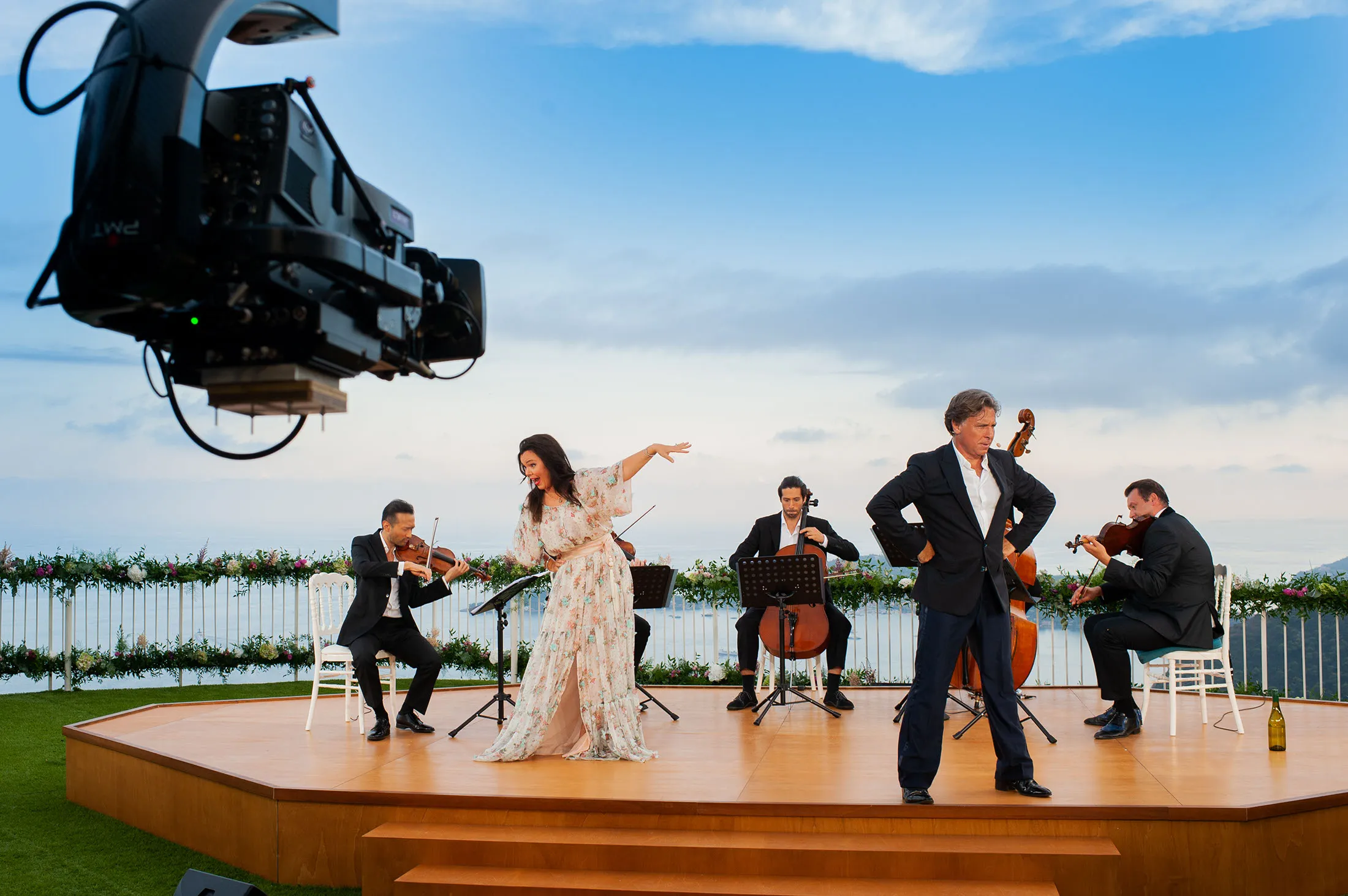 Soprano Aleksandra Kurzak and tenor Roberto Alagna perform&nbsp;live with the Vienna Morphing Quintet from Èze, France, on Aug.&nbsp;16.