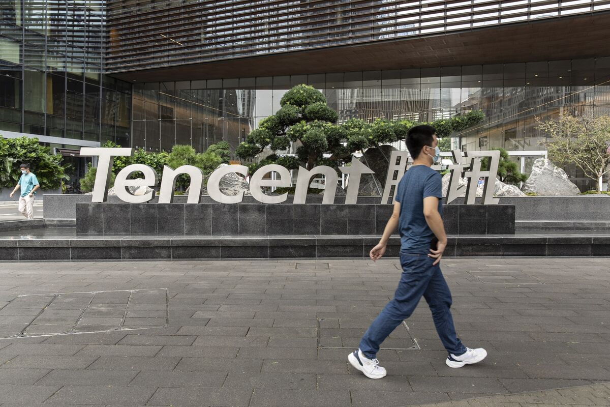 Tencent shares fell 5.2% on Monday as Chinese tech stocks had their worst two-day drop since July 2021, amid fears of impending Chinese regulatory crackdowns (Jeanny Yu/Bloomberg)