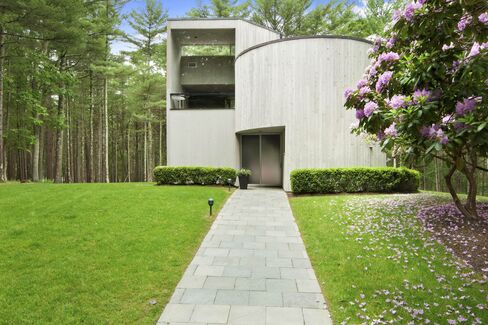 The 1,200-square-foot Sedacca House, with its dramatic geographical forms, is known as a "living sculpture."