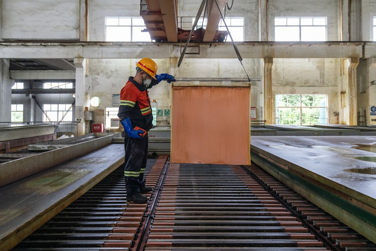 China’s Copper Output Falls From Peak With Overcapacity in Focus
