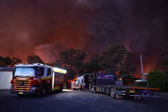 Australia Firefighters Battle Blazes, Brace for Worse