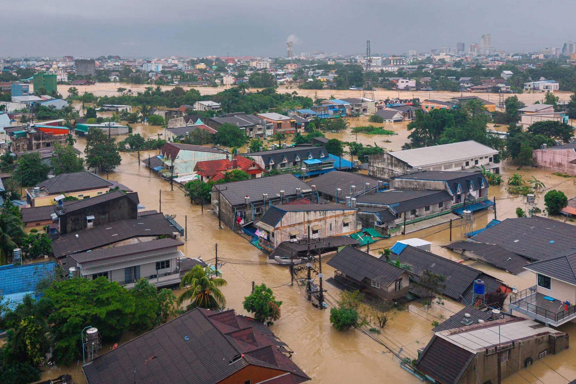 タイとインドネシア、洪水や土砂崩れで153人死亡－経済にも影響