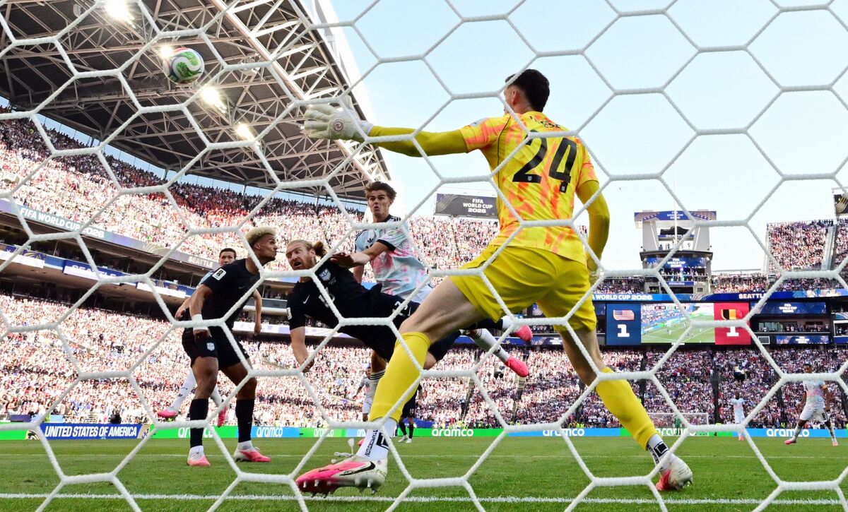 US Loses to Belgium in World Cup Match Shadowed by Controversy