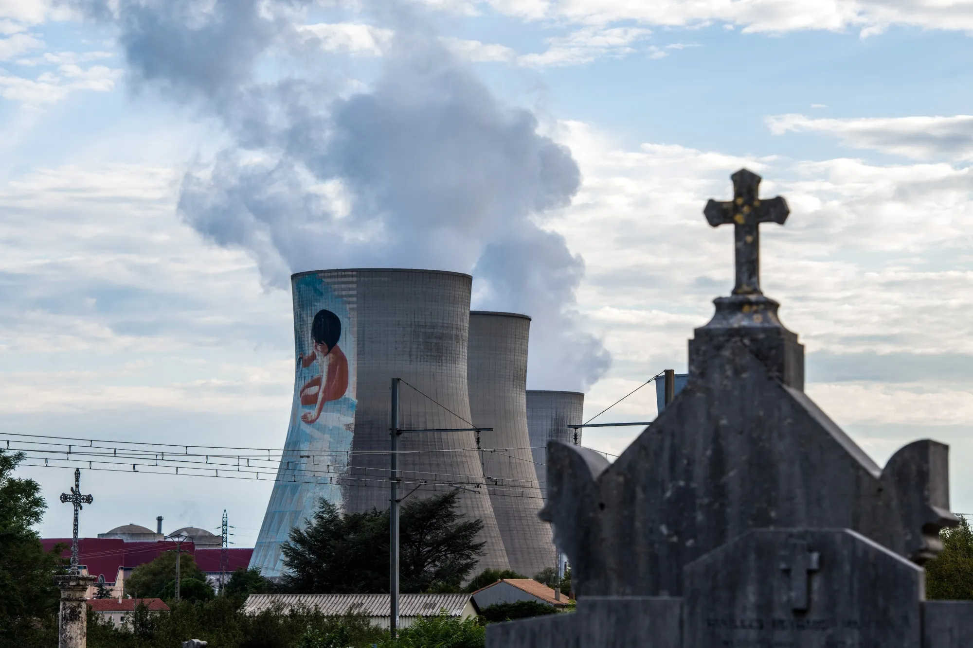 Vapor rises from cooling towers at&nbsp;Electricite de France SA’s nuclear plant in Cruas.