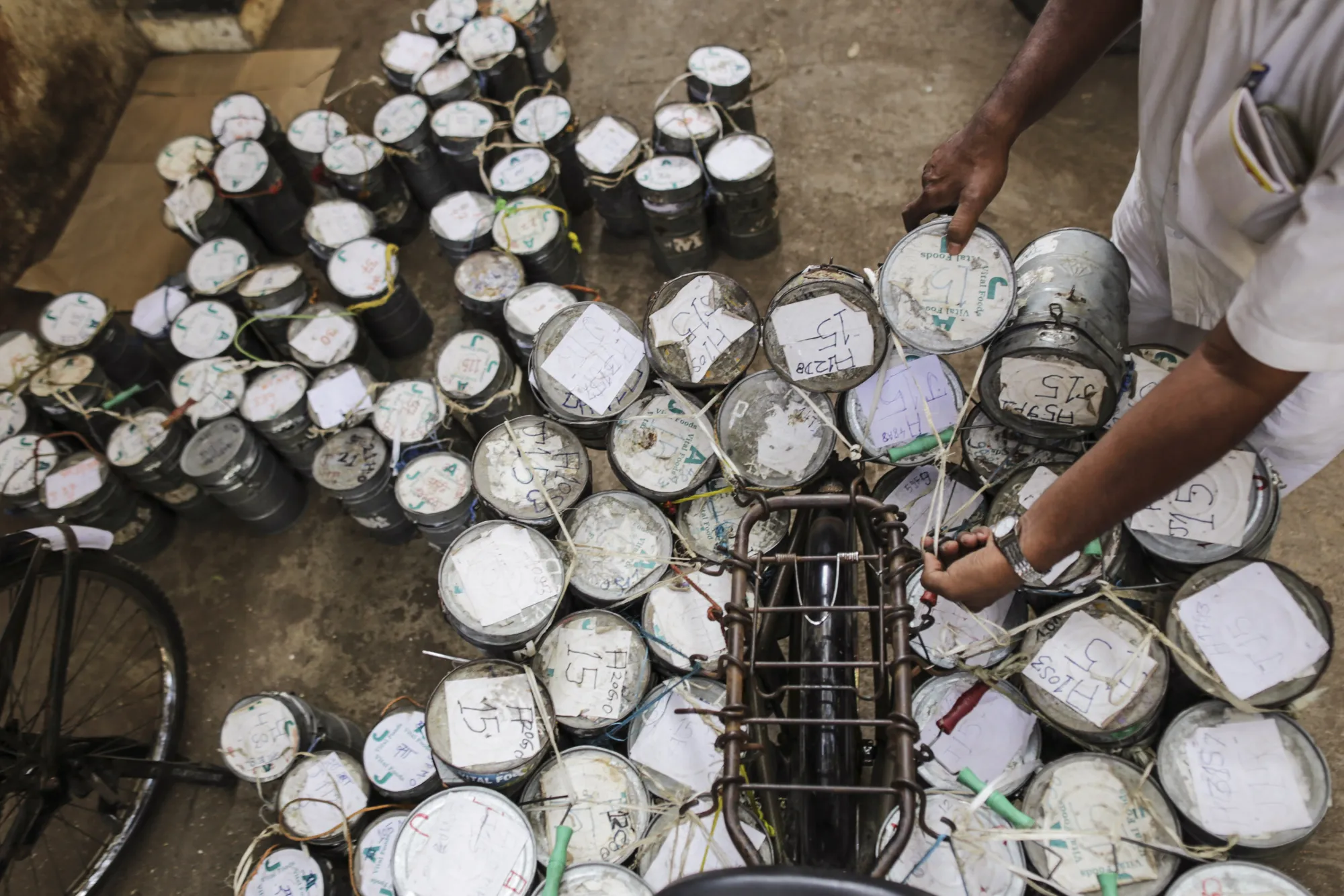 Tech Can't Yet Displace Tradition as India's Food Apps Scale Back While Mumbai's Dabbawalas Prosper