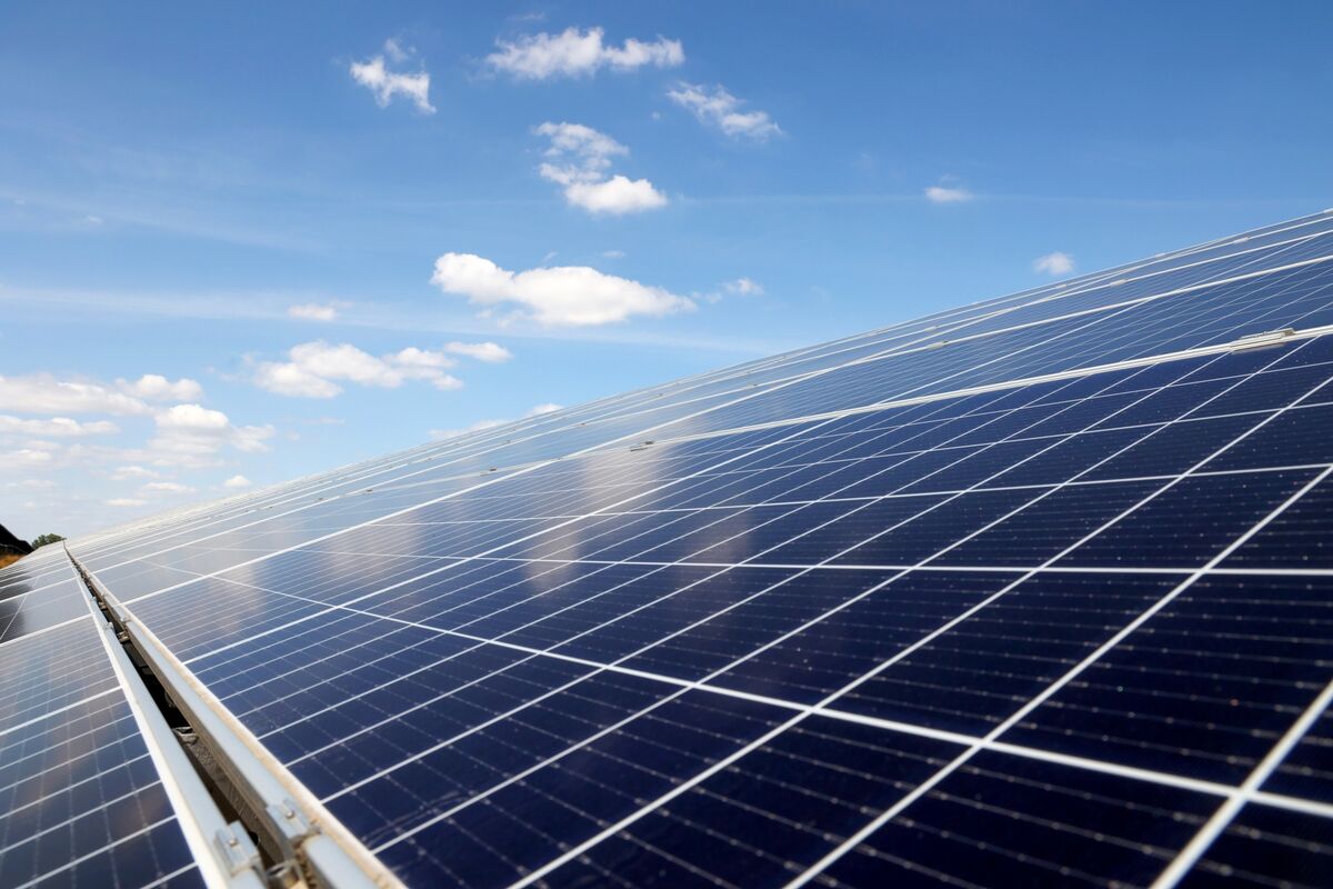 bloomberg.com - Rajesh Kumar Singh - Indian Solar Glass Maker Jumps After Import Duties' Extension