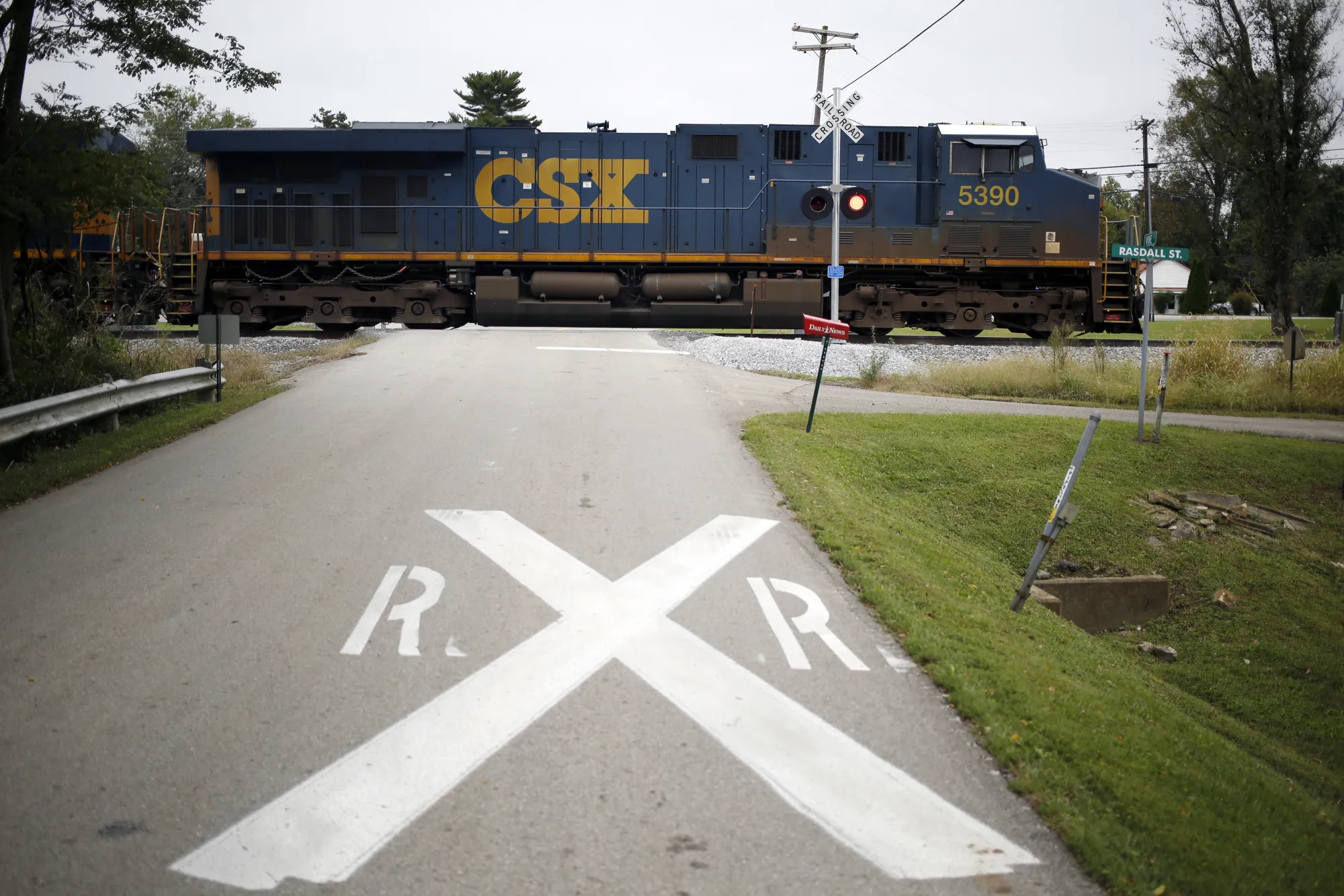 CSX Corp. Trains Haul Freight Ahead Of Earnings Figures
