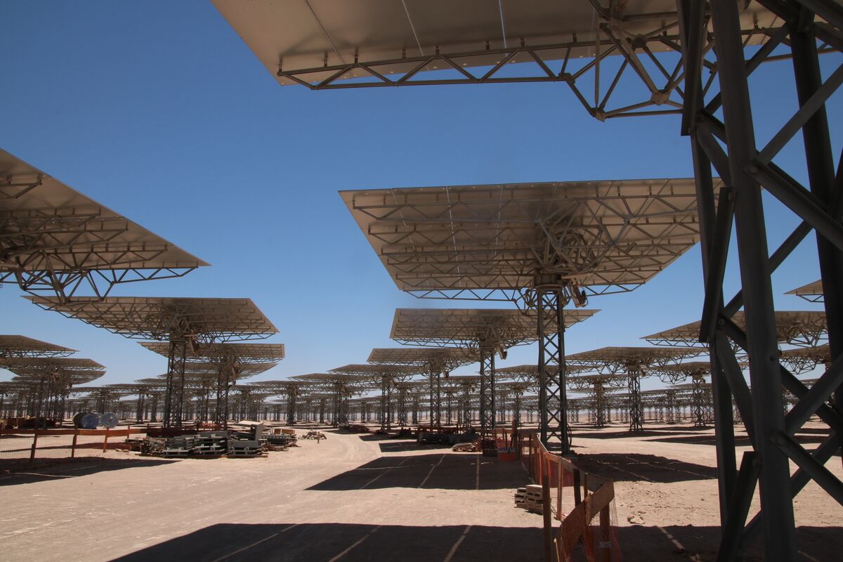Stalled Chile Solar Farm Is Seeking $800 Million to Restart - Bloomberg