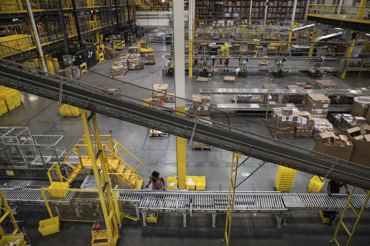 Amazon Amzn Job Pay Rate Leaves Some Warehouse Employees Struggling Bloomberg