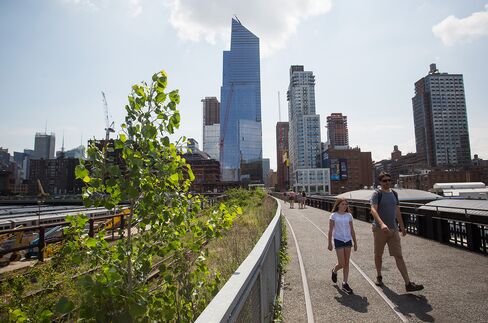10 Hudson Yards, center, in NYC.