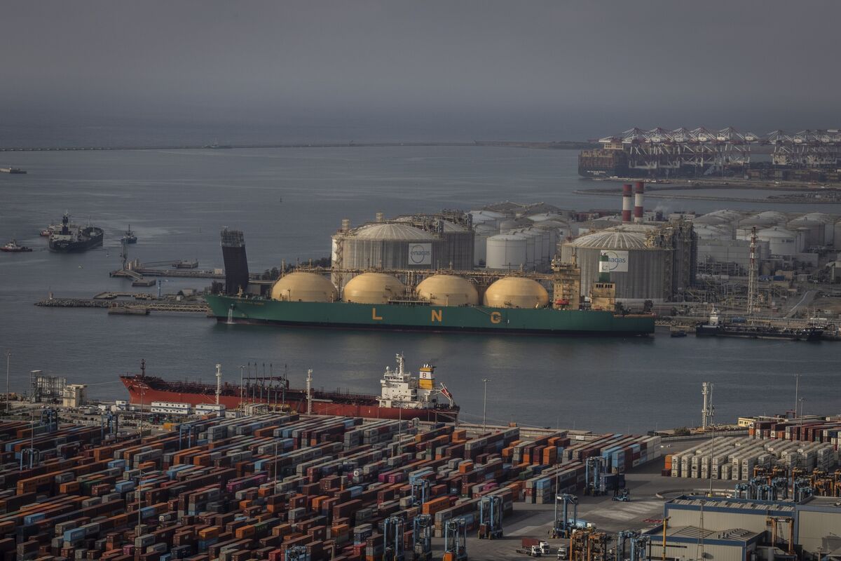 bloomberg.com - Priscila Azevedo Rocha - Why Europe Is Struggling to Build Its Gas Stocks Before Winter