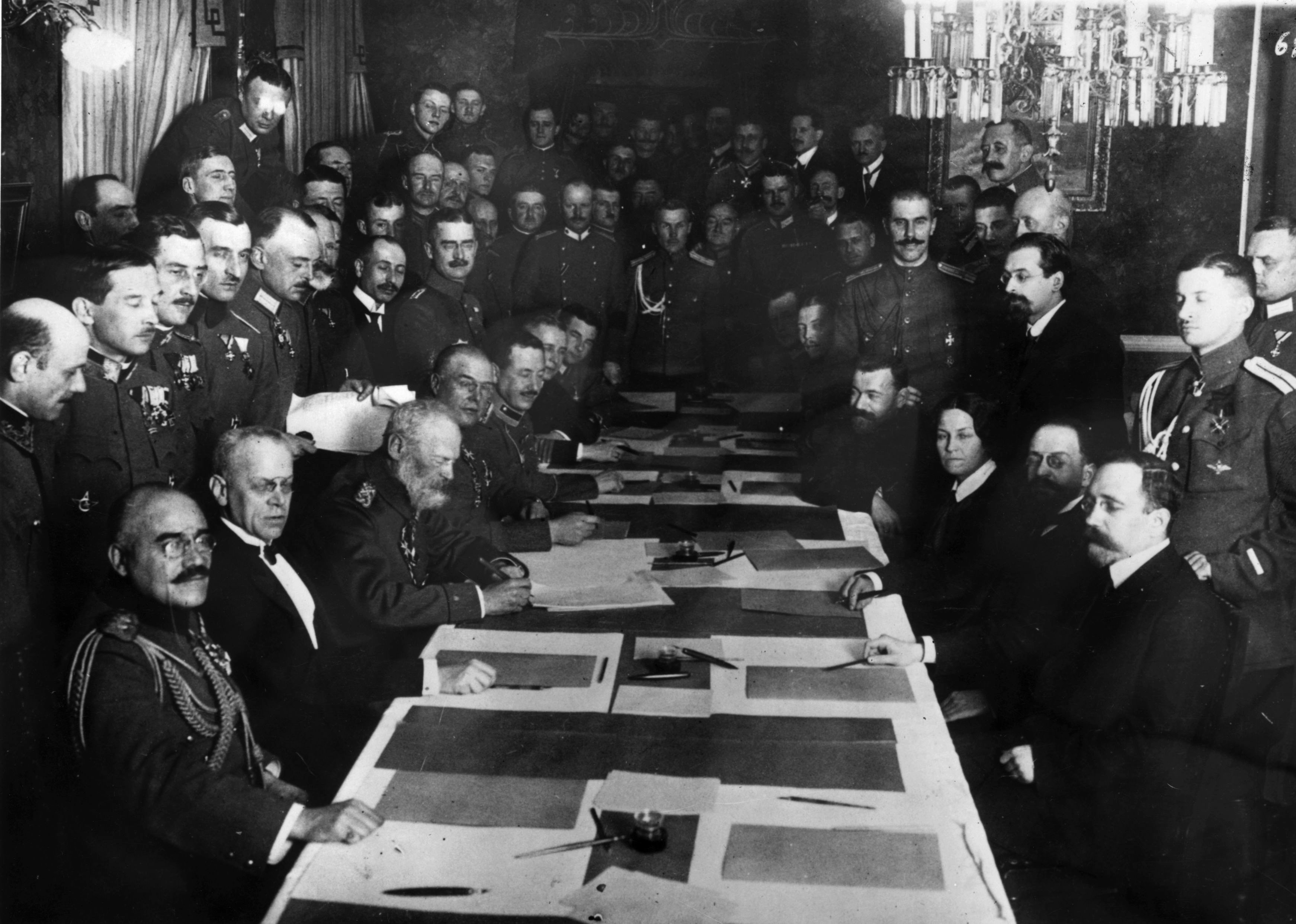 Первый в мире мирный договор. Версальский мир 1919. Подписание мирного договора первой мировой войны. Версальский Мирный договор с Германией подписание. 28 Июня 1918 Версальский Мирный.