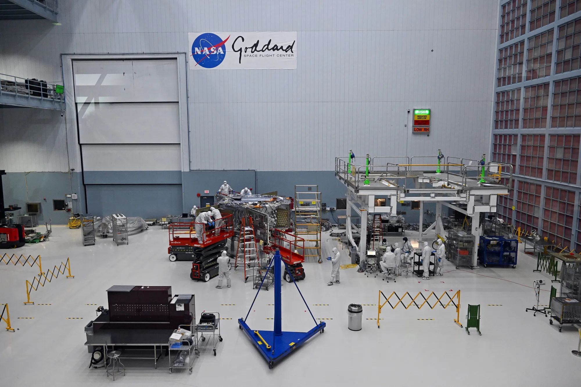 Trump Bans NASA Worker Union Collective Bargaining - Bloomberg, image size:2000x1334