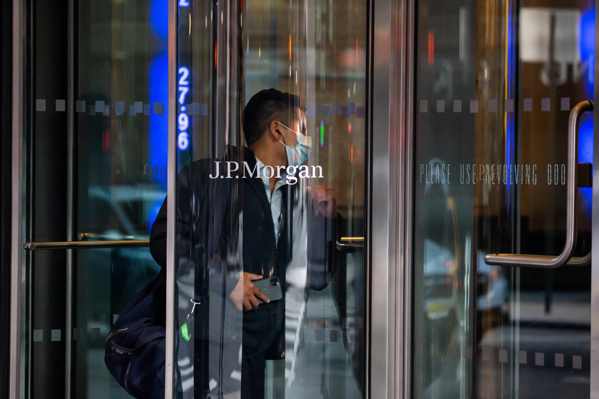 JPMorgan Trading-Floor Staff Return To Office