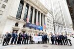 Attendees of an&nbsp;I(x) Investments annual shareholder meeting at the New York Stock Exchange.
