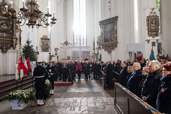 Tusk, Duda Join Mourners at Funeral of Gdansk's Murdered Mayor